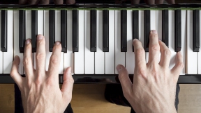 Music homework: desynchonizing the limbs